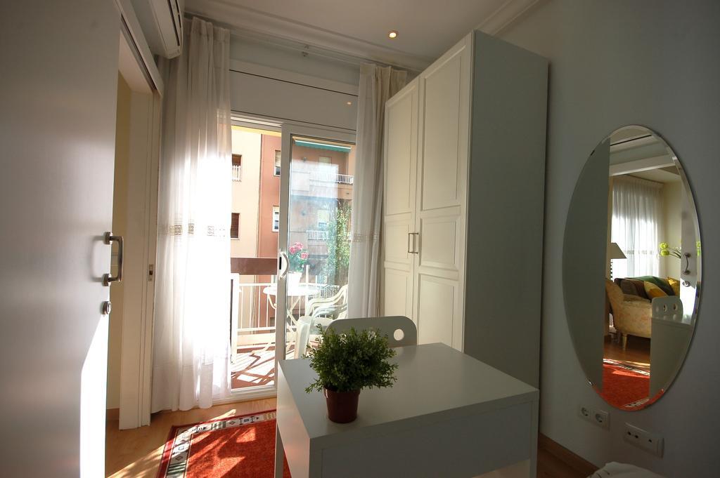 Lets Holidays Centric Apartment In Barcelona Room photo