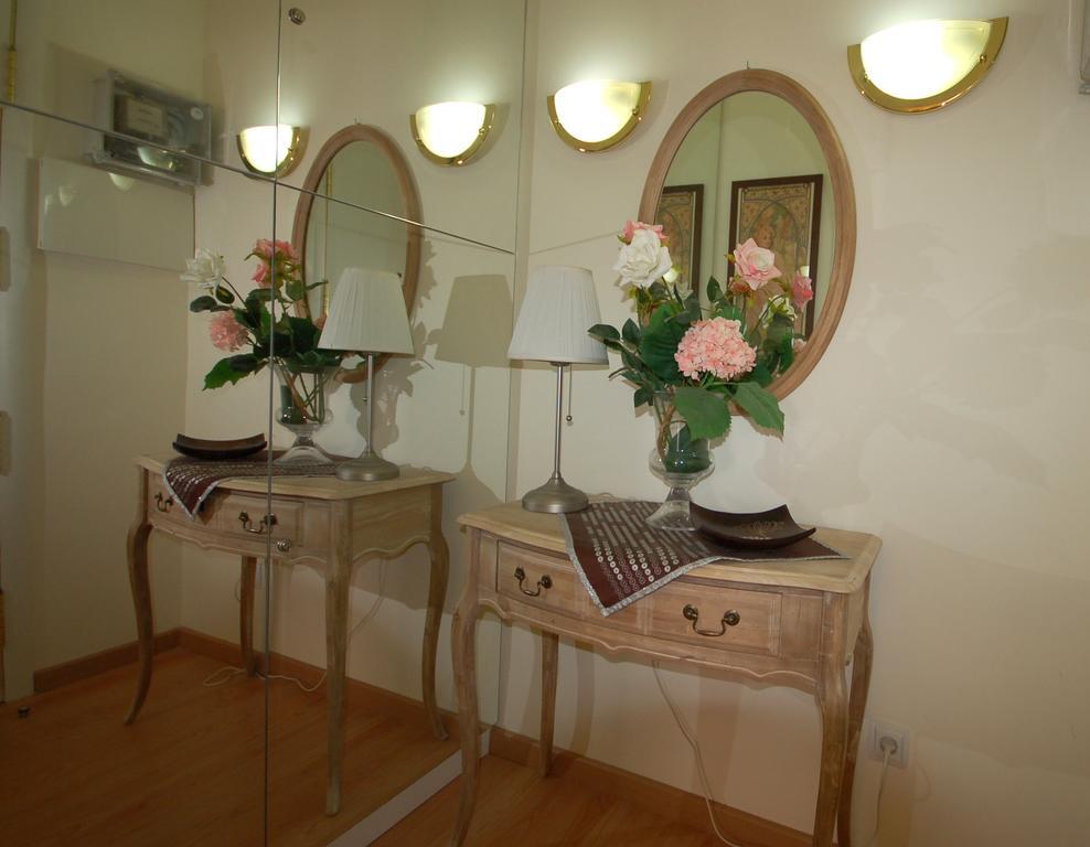 Lets Holidays Centric Apartment In Barcelona Room photo