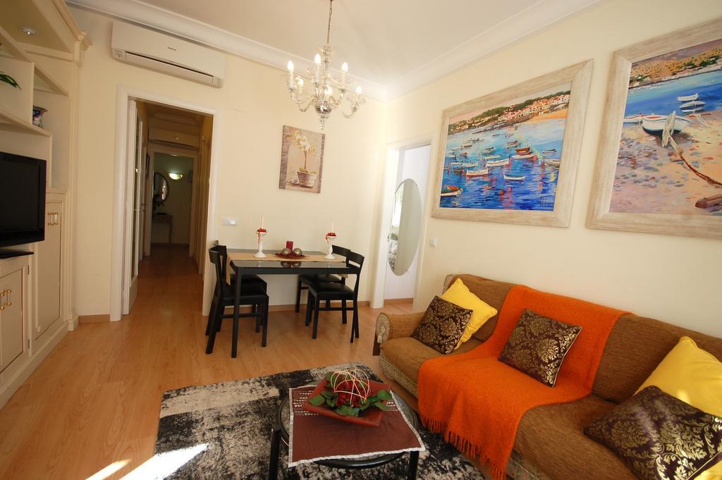Lets Holidays Centric Apartment In Barcelona Room photo