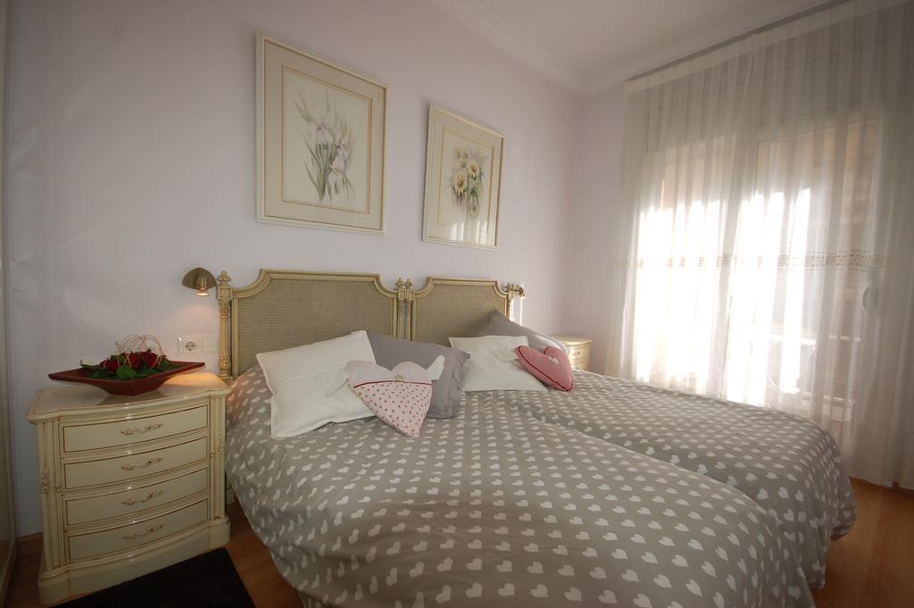 Lets Holidays Centric Apartment In Barcelona Room photo