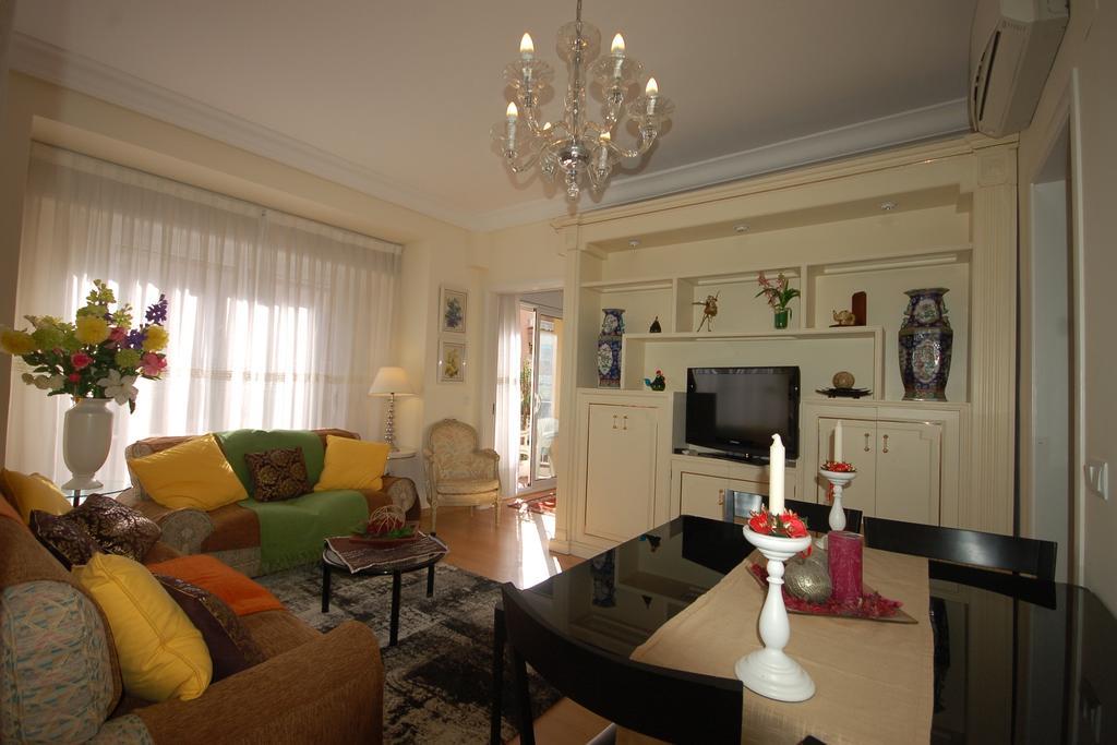 Lets Holidays Centric Apartment In Barcelona Room photo