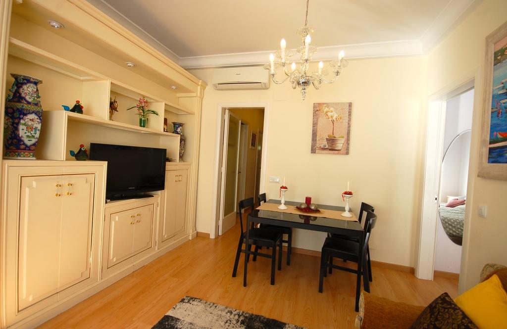 Lets Holidays Centric Apartment In Barcelona Room photo